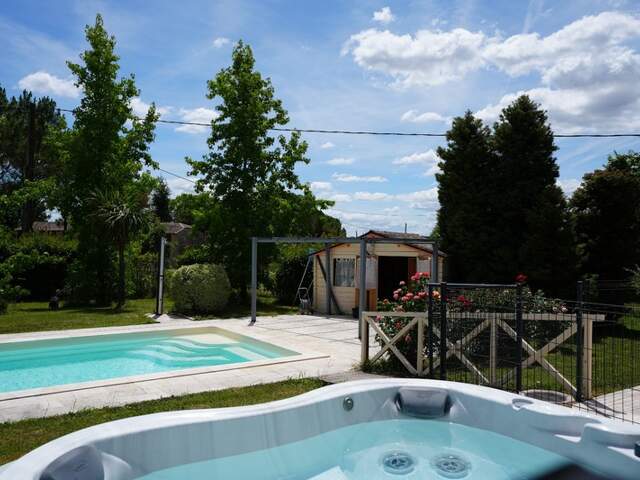 villa plain-pied 205 m², 5 chambres , espace indépendant , 1h de Bordeaux, 3h de Paris — photo du bien