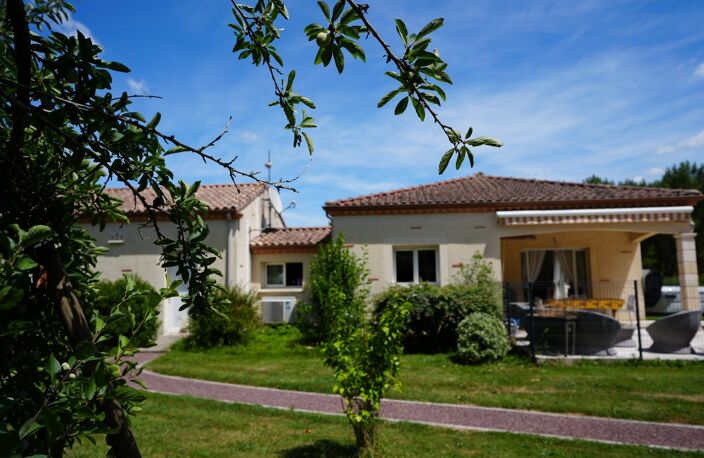 villa plain-pied 205 m², 5 chambres , espace indépendant , 1h de Bordeaux, 3h de Paris — photo 2
