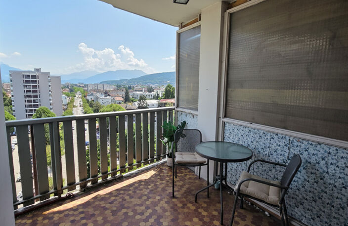 Appartement à vendre 3 pièces ANNECY (74) Proches des grands axes - Stationnement et cave — photo 2