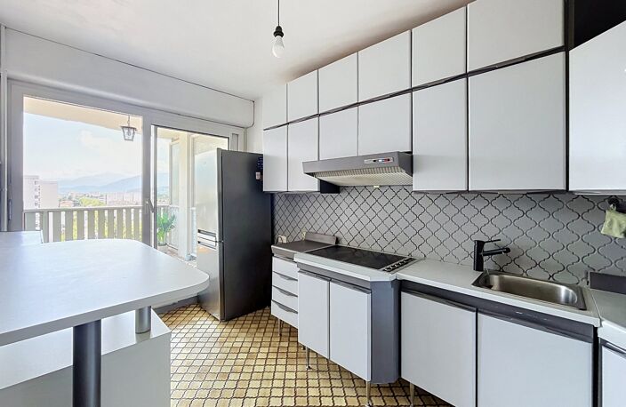 Appartement à vendre 3 pièces ANNECY (74) Proches des grands axes - Stationnement et cave — photo 3