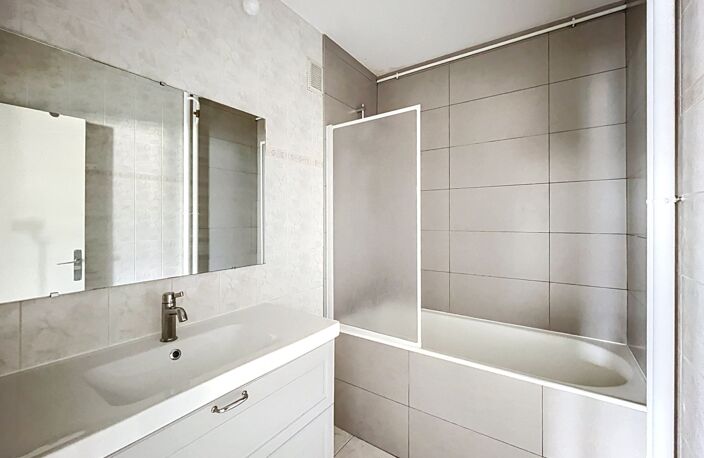 Appartement à vendre 3 pièces ANNECY (74) Proches des grands axes - Stationnement et cave — photo 5