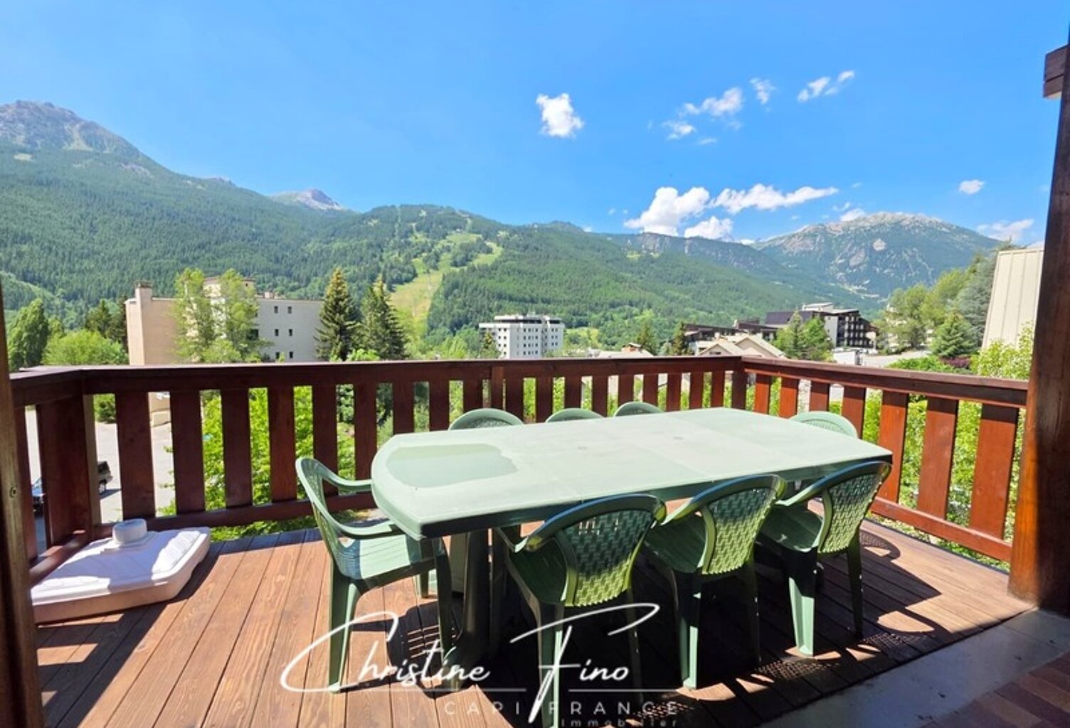 SERRE CHEVALIER CHANTEMERLE Chalet face aux pistes — photo 1