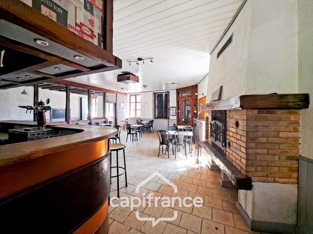 Ancien bar-restaurant avec logement – Fort potentiel au cœur de Châteaumeillant — photo du bien