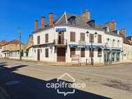 Ancien bar-restaurant avec logement – Fort potentiel au cœur de Châteaumeillant — photo 2