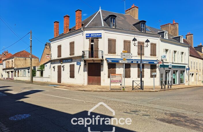 Ancien bar-restaurant avec logement – Fort potentiel au cœur de Châteaumeillant — photo 2