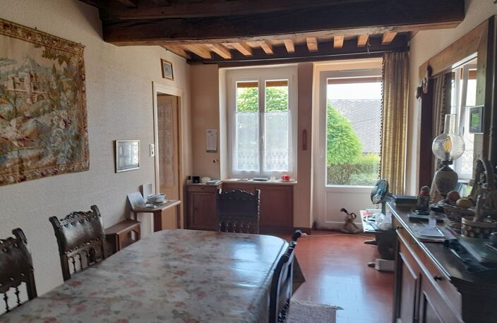 Maison à Cussy en Morvan  de 136 m2 - 8 pièces - diverses dépendances - terrain 1182 m2 — photo 2