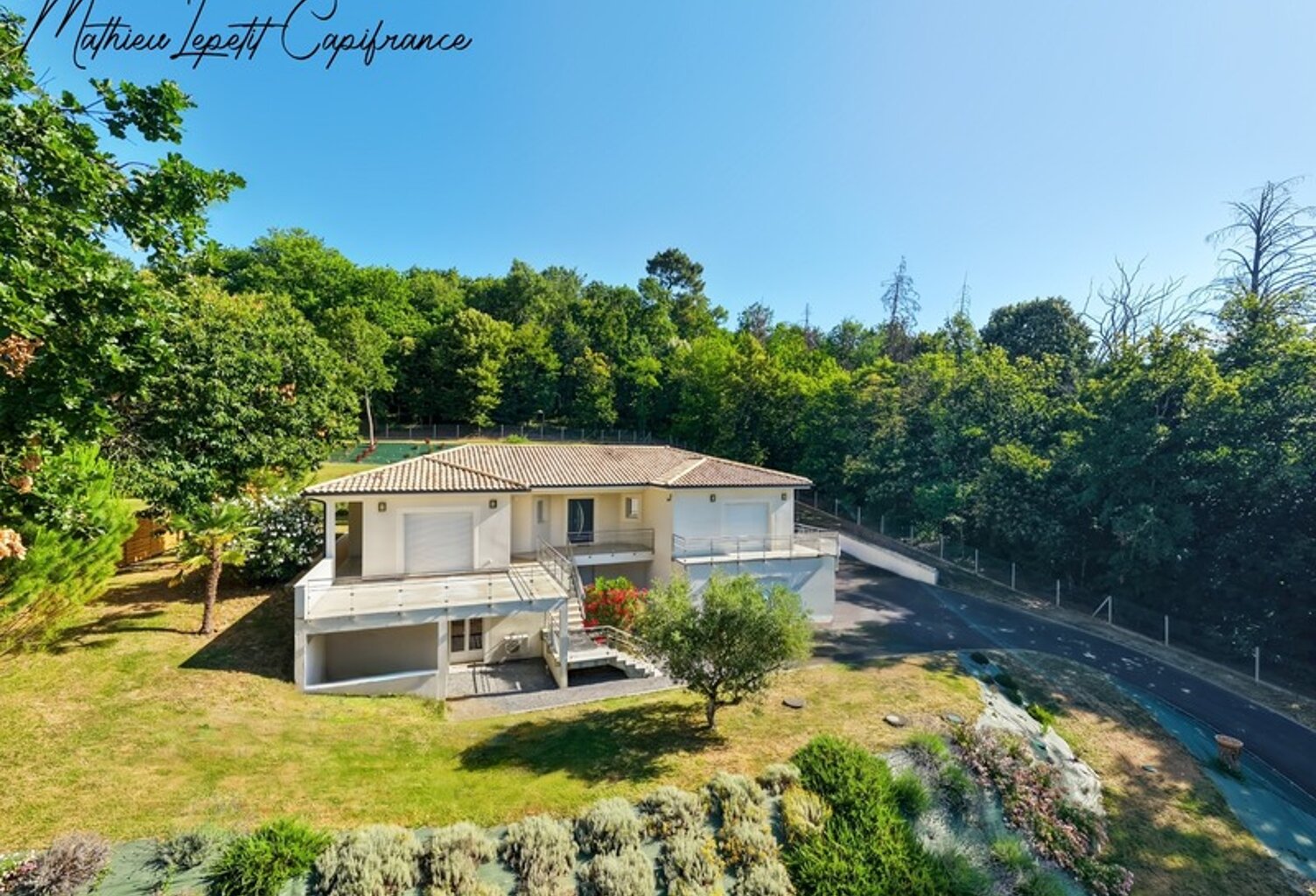 Maison contemporaine de 253 m² avec piscine, garage isolé de 100 m² et terrain de 4 728 m² – CHANCELADE- aucun travaux à prévoir — photo 1