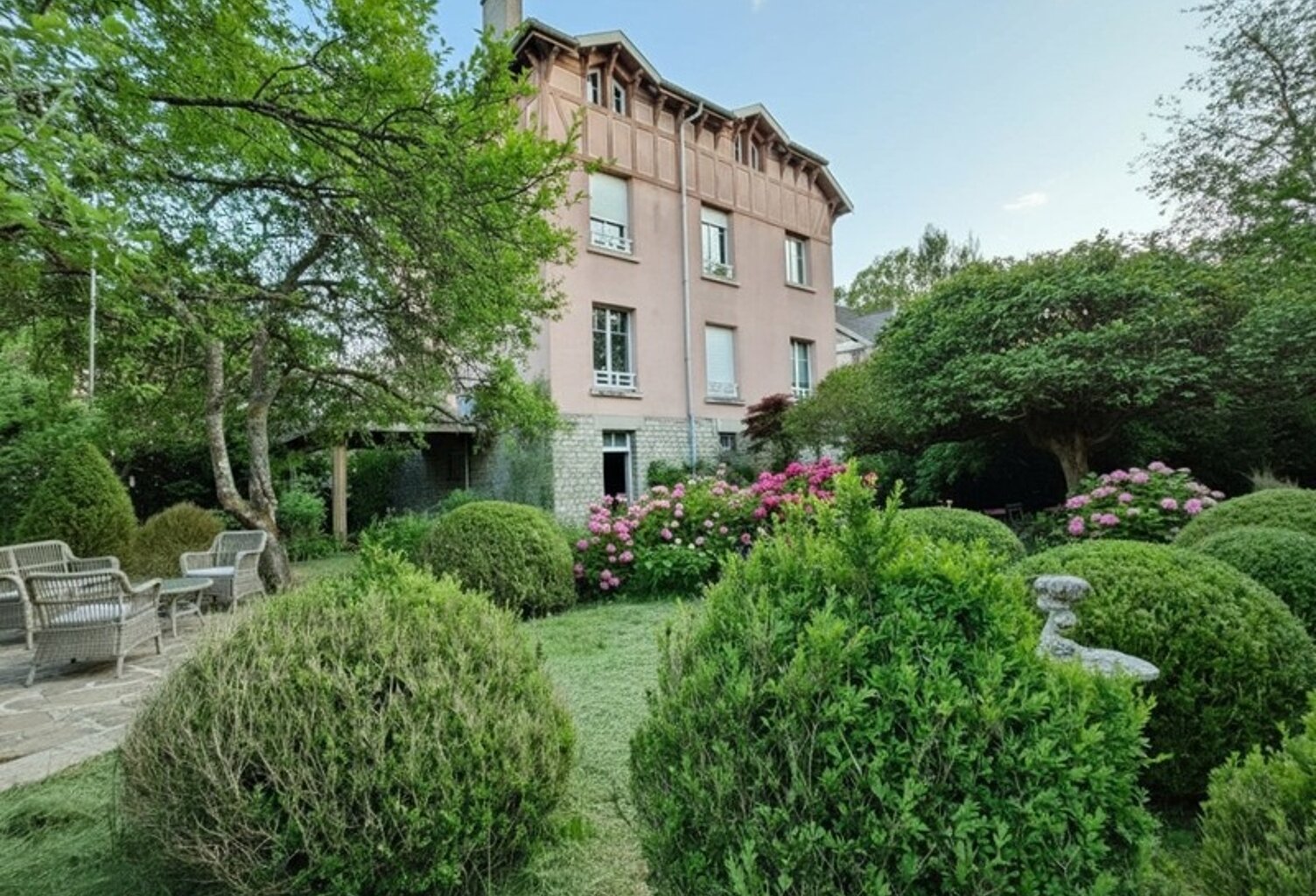 MAISON à vendre 8 pièces VITTEL (88) dont 4 appartements sur 1 095 m² de TERRAIN — photo 1