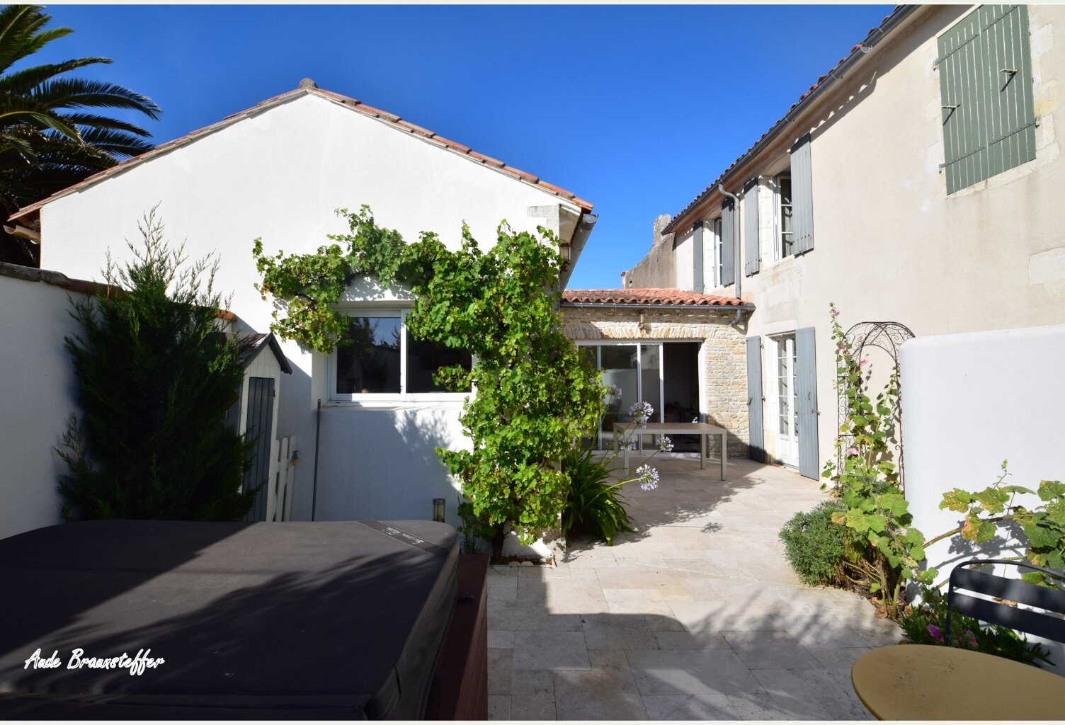 Maison à vendre 5 pièces SAINT CLEMENT DES BALEINES (17), 3 chambres, belle réception — photo 1