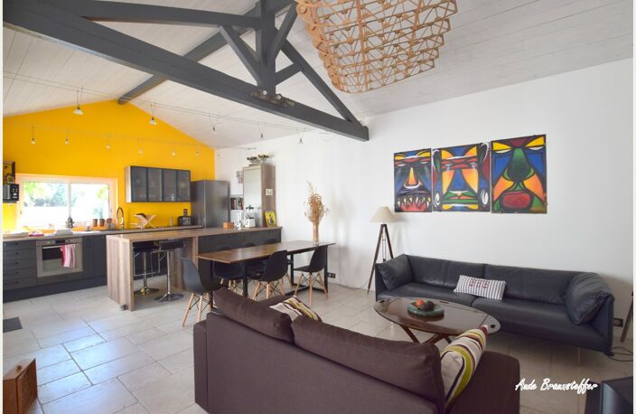 Maison à vendre 5 pièces SAINT CLEMENT DES BALEINES (17), 3 chambres, belle réception — photo 2