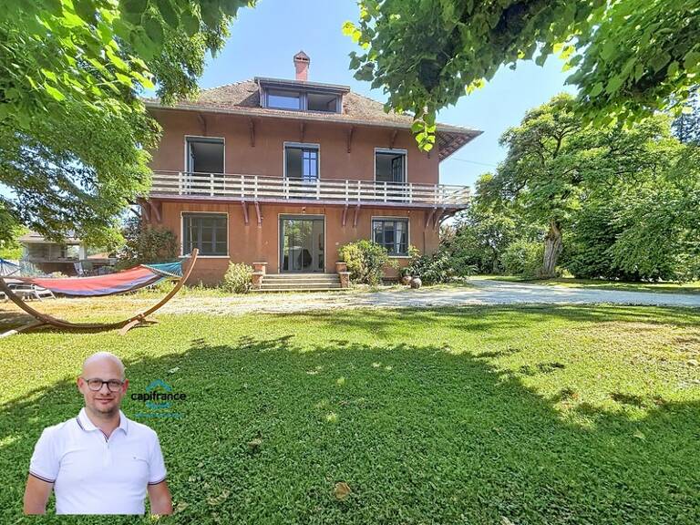 Maison à vendre 7 pièces à LE PONT DE BEAUVOISIN  (38) - 214m2 habitable sur plus de 1800m2 de terrain — photo 1