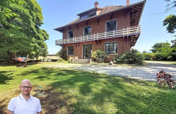Maison à vendre 7 pièces à LE PONT DE BEAUVOISIN  (38) - 214m2 habitable sur plus de 1800m2 de terrain — photo 2