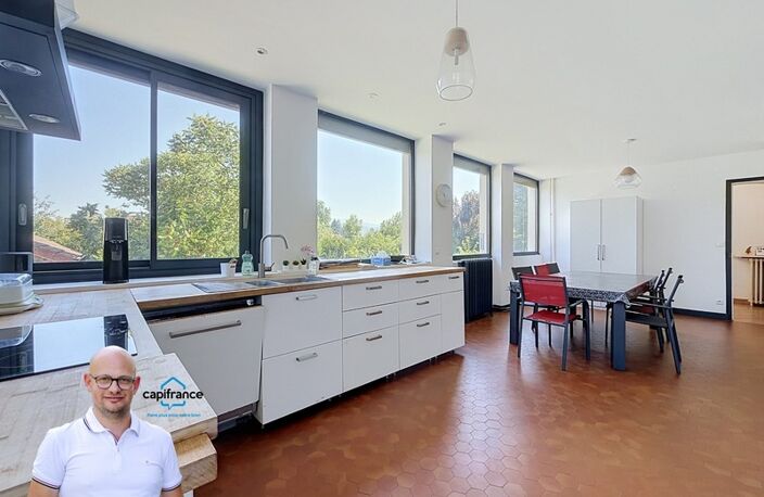 Maison à vendre 7 pièces à LE PONT DE BEAUVOISIN  (38) - 214m2 habitable sur plus de 1800m2 de terrain — photo 4