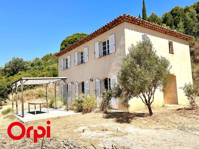 Sur les hauteurs du Beausset, maison à vendre de 140 m² sur un terrain de 3600 m² avec vue imprenable — photo du bien