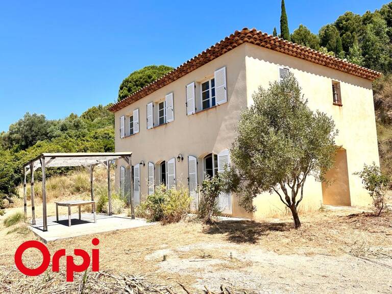 Sur les hauteurs du Beausset, maison à vendre de 140 m² sur un terrain de 3600 m² avec vue imprenable — photo 1