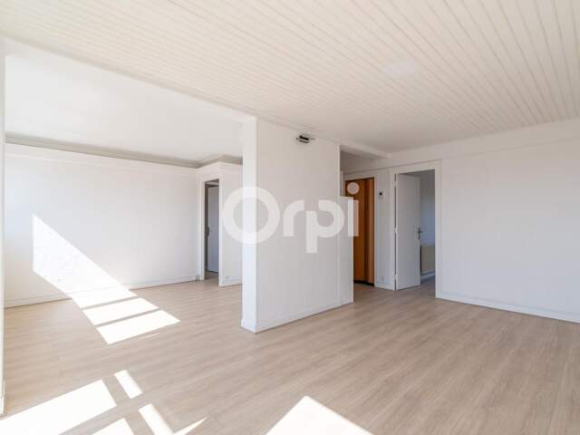 Appartement À Vendre — photo du bien