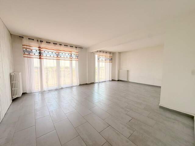 Appartement À Vendre — photo du bien