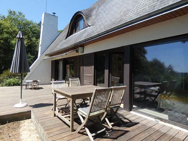 A 20kms des villes de QUIMPERLE et LORIENT, Maison de 134m2  - (160m2 au sol)  - sur environ 2,8 hectares ! — photo du bien