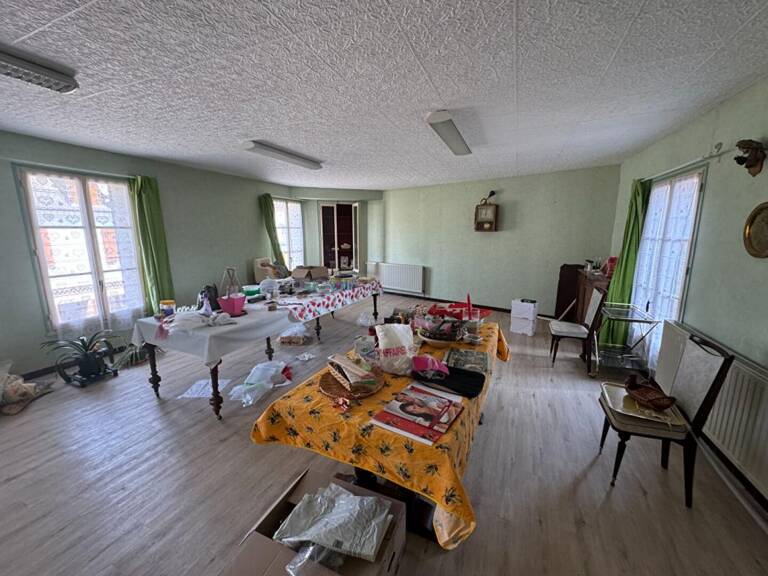 Bien immobilier atypique sur NEUFCHATEL-EN-BRAY - au coeur de la ville ! — photo 1