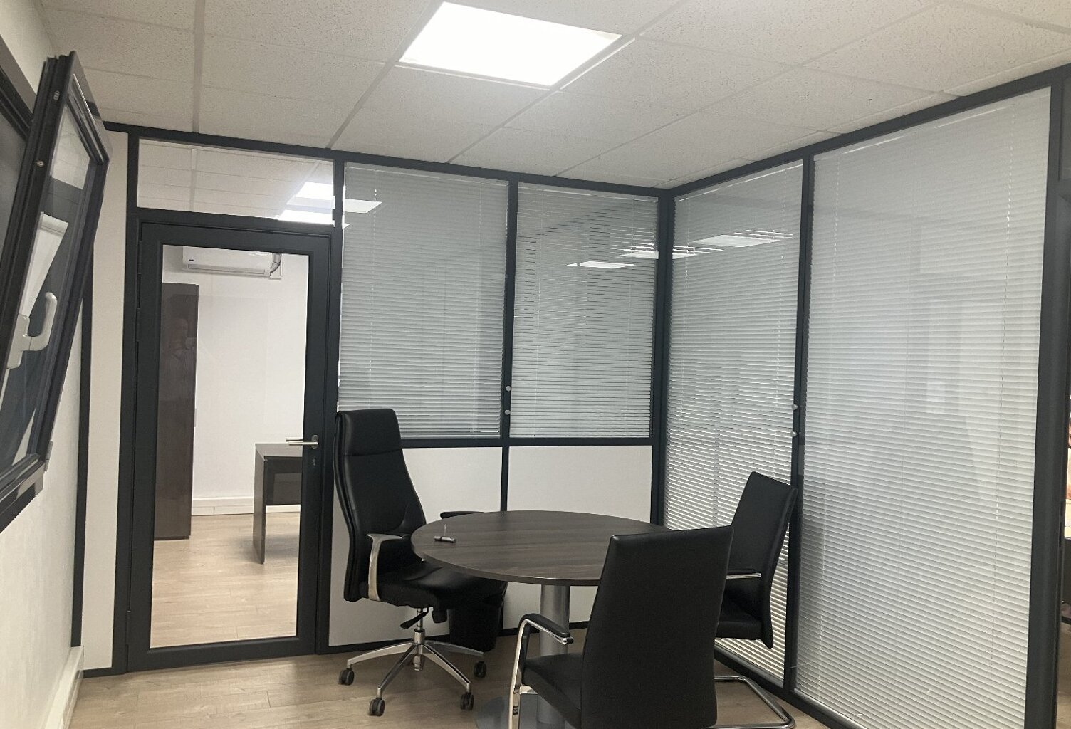 Bureau — photo 1