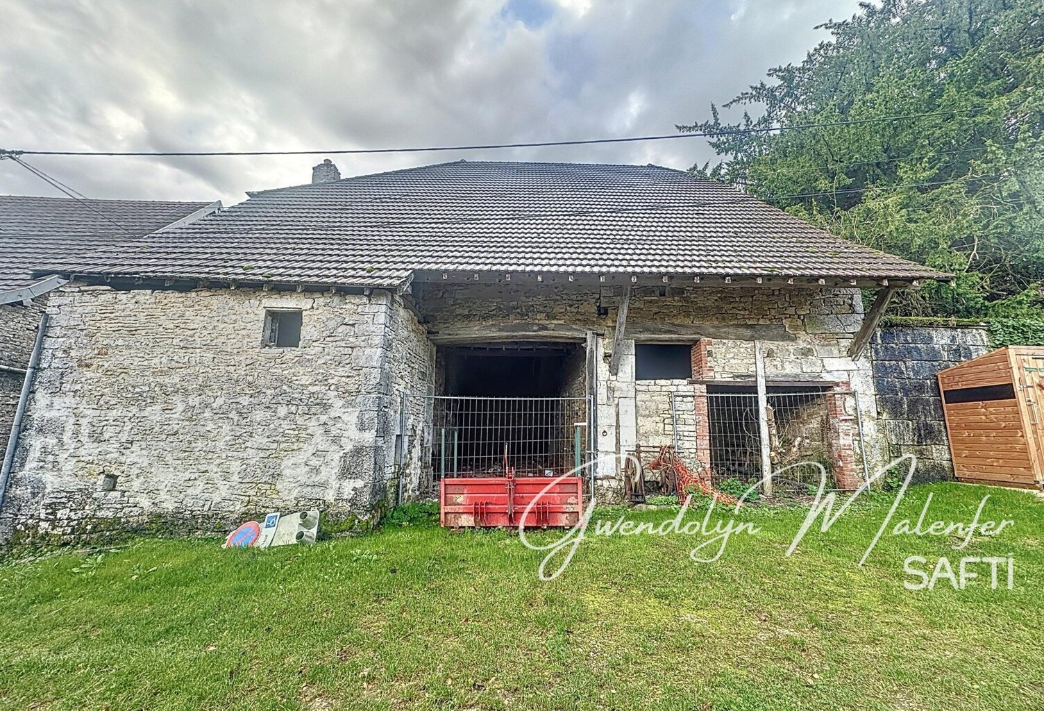 MAISON DE VILLAGE A RENOVER — photo 1
