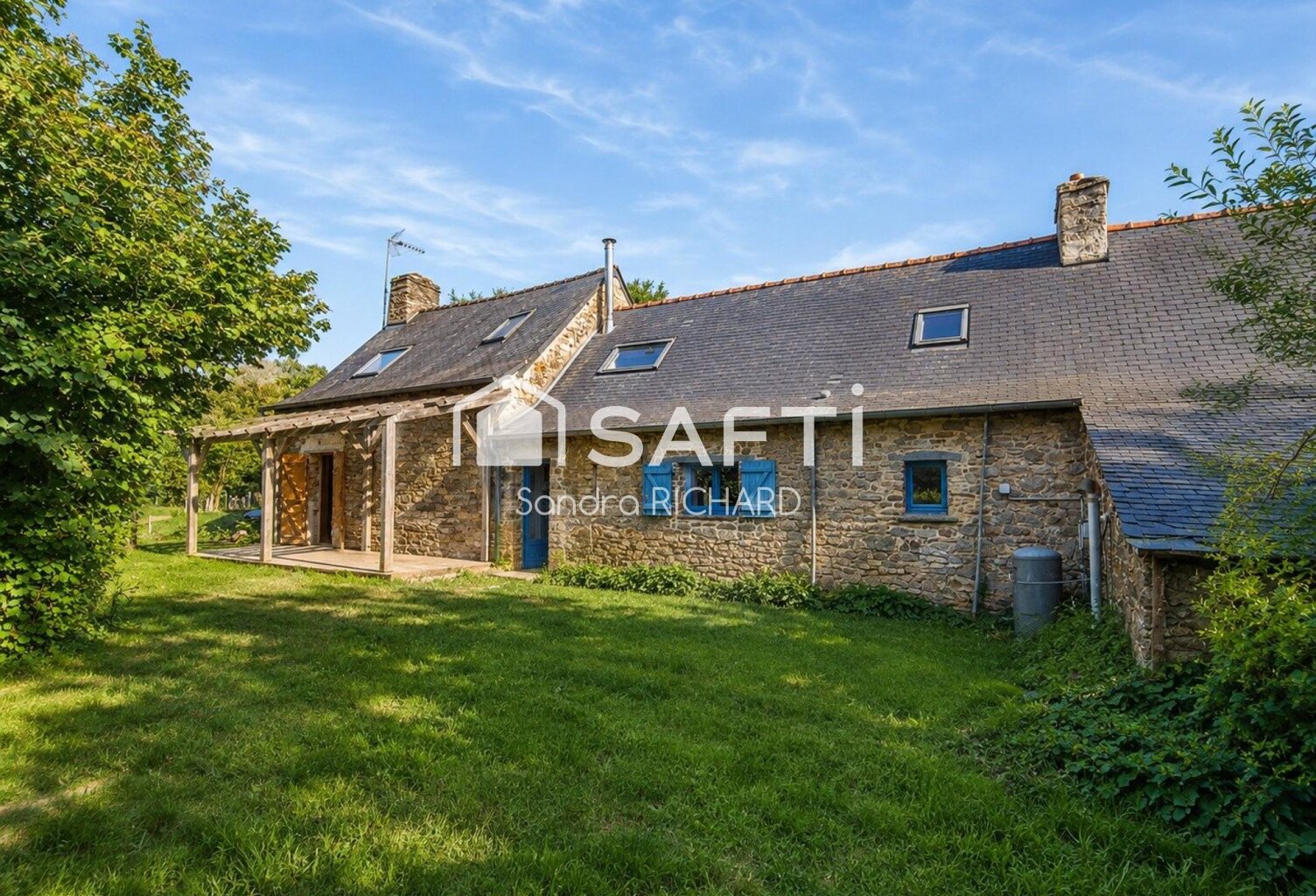 À la campagne -  Maison en pierre — photo 1