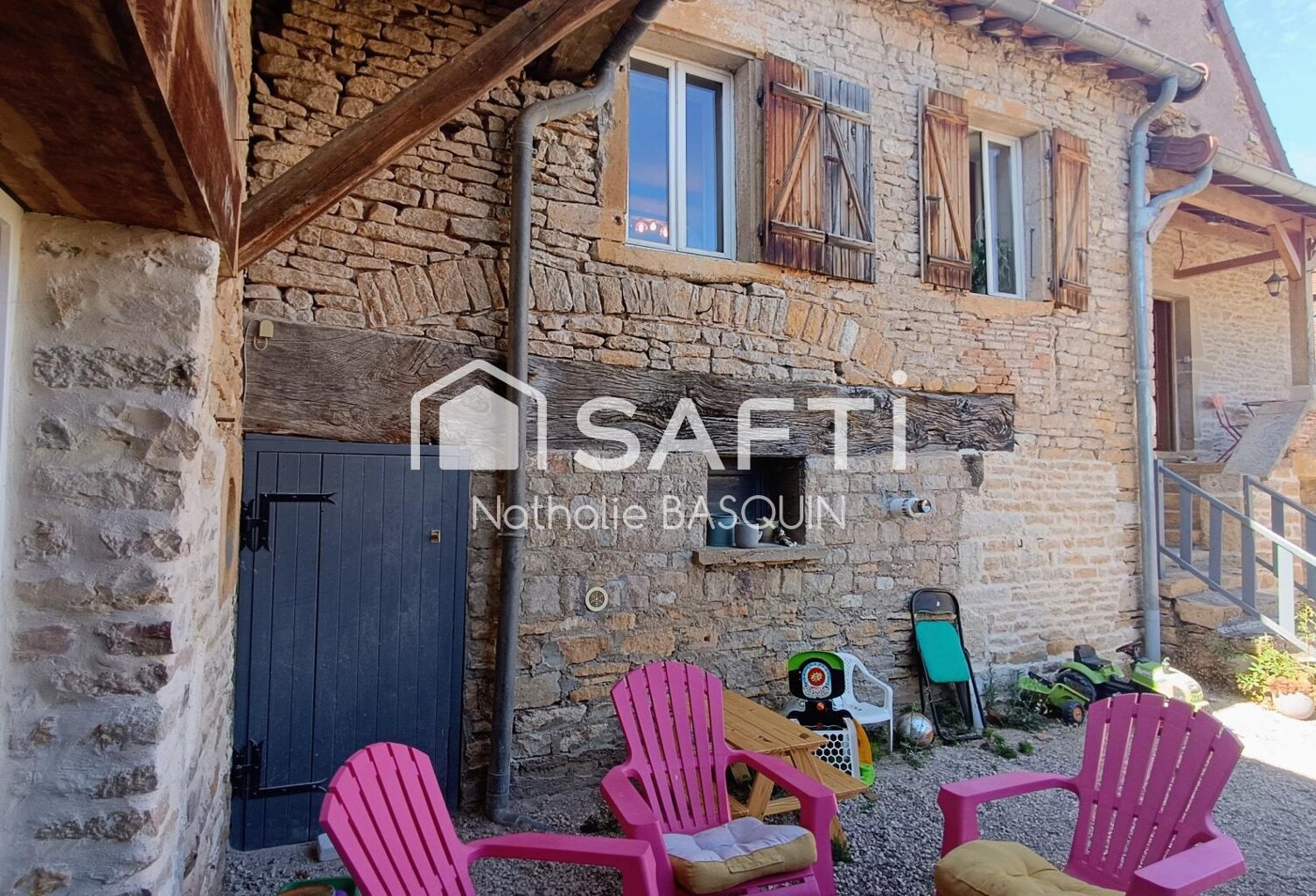 Côte Chalonnaise jolie maison de village en pierre avec extérieur — photo 1