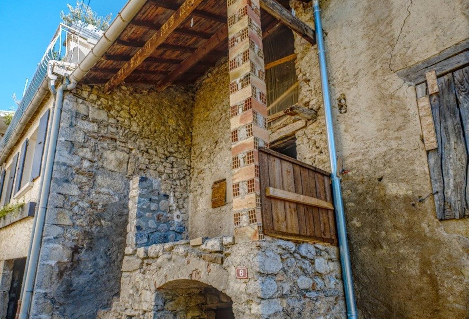 Bâtiment à rénover — photo 1