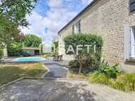 269 m² habitables, 6 chambres, piscine et jardin clos — photo 3