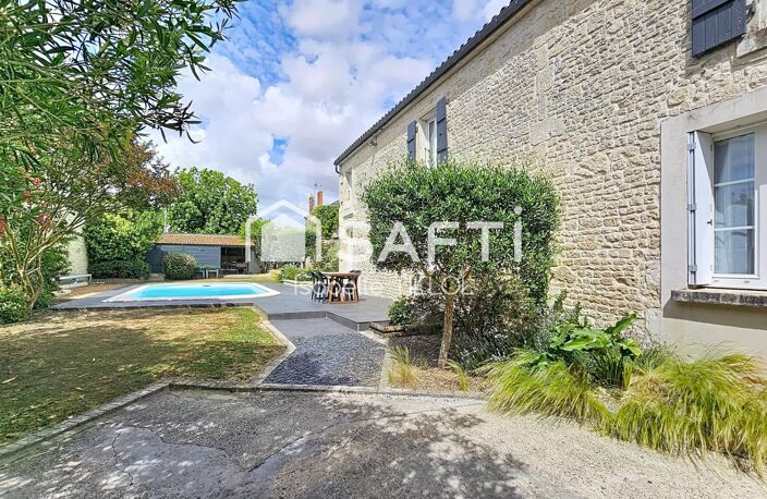 269 m² habitables, 6 chambres, piscine et jardin clos — photo 3
