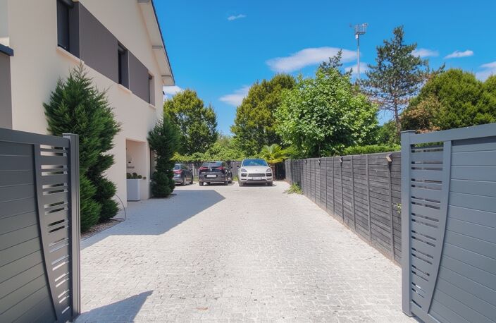 Vente Maison/villa 8 pièces — photo 2