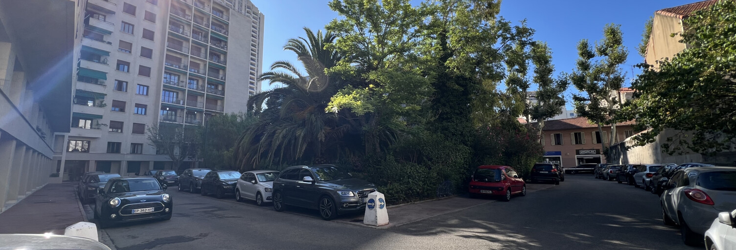 Garage   m² à louer à Marseille 8 (13008)