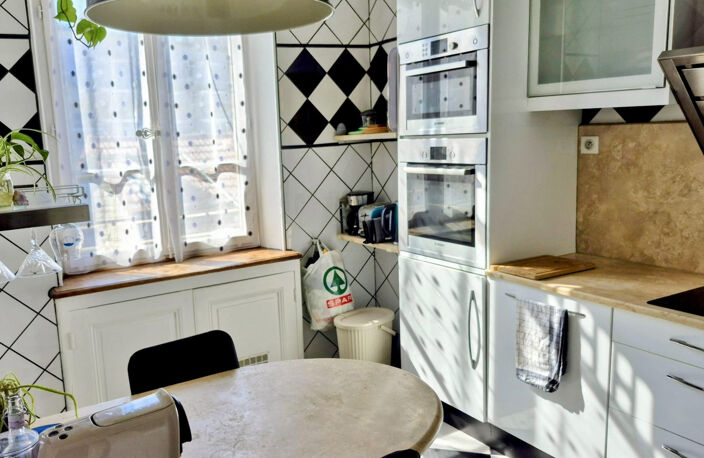 TRÈS BEAU DANS IMMEUBLE ANCIEN — photo 2