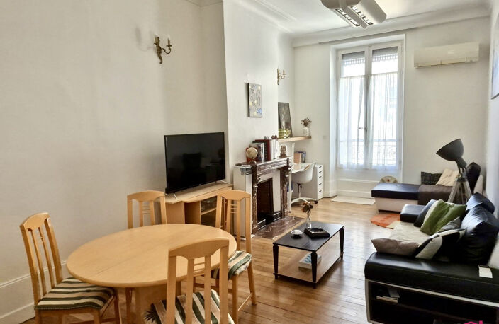 TRÈS BEAU DANS IMMEUBLE ANCIEN — photo 5