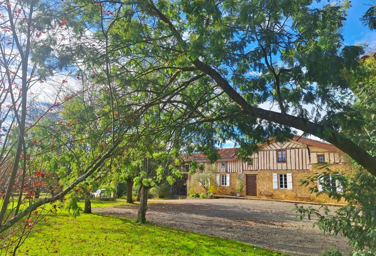 Domaine plein de charme de 250M2 avec dépendances, gîtes dans un écrin de verdure Proche de MONT DE MARSAN au HOUGA — photo 1