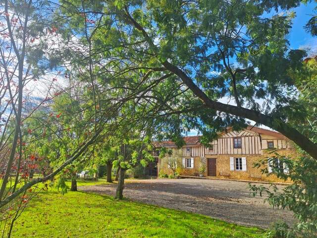 Domaine plein de charme de 250M2 avec dépendances, gîtes dans un écrin de verdure Proche de MONT DE MARSAN au HOUGA — photo du bien