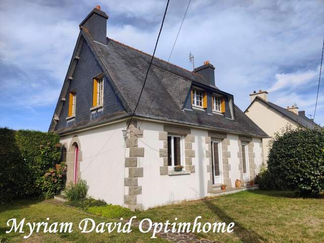 Maison familiale avec vie de plain-pied possible, proche du centre de Plouguernével — photo du bien