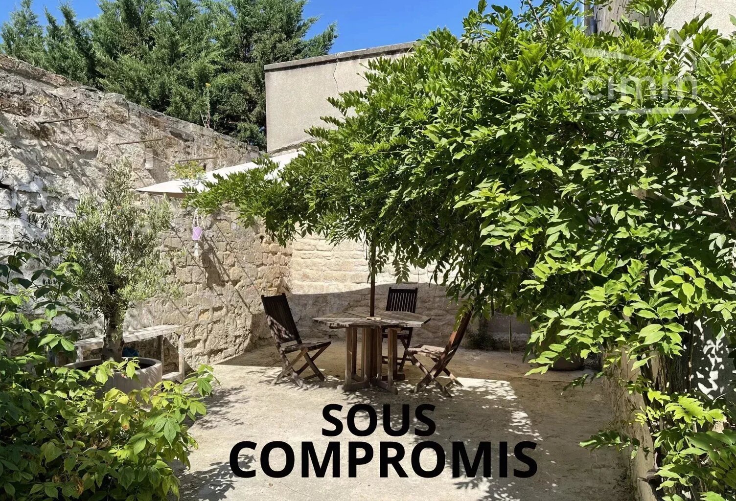 Calme, lumière et beaux volumes pour cette maison esprit loft — photo 1