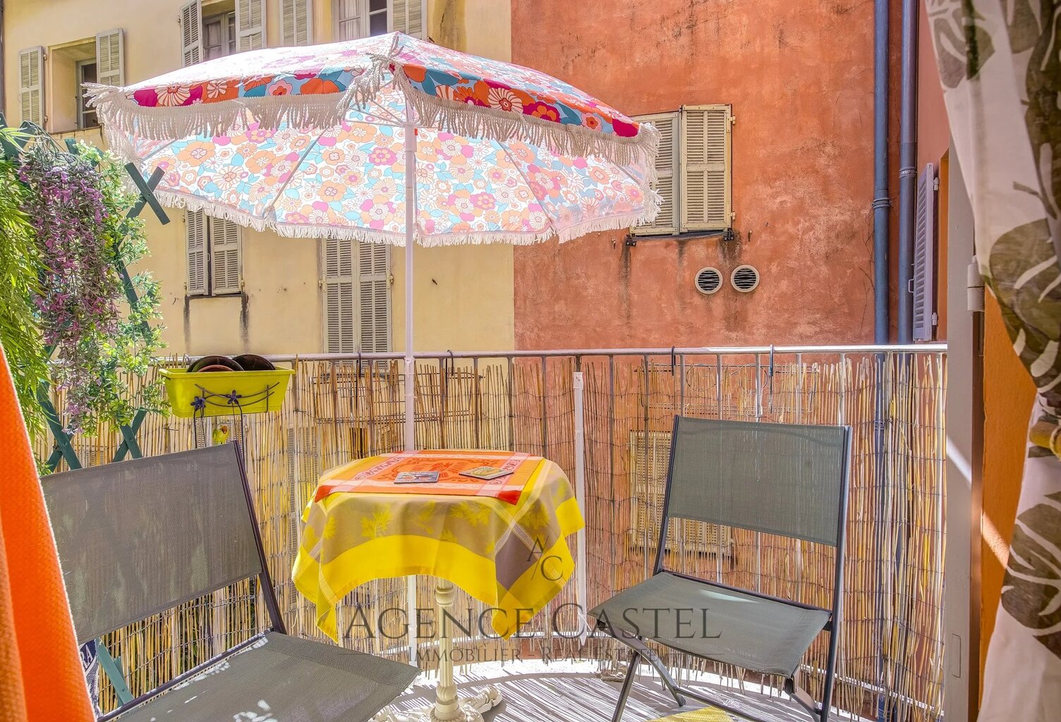 VIEUX NICE - RARE 2 PIÈCES AVEC ASCENSEUR ET BALCON — photo 1