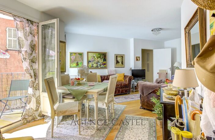 VIEUX NICE - RARE 2 PIÈCES AVEC ASCENSEUR ET BALCON — photo 2