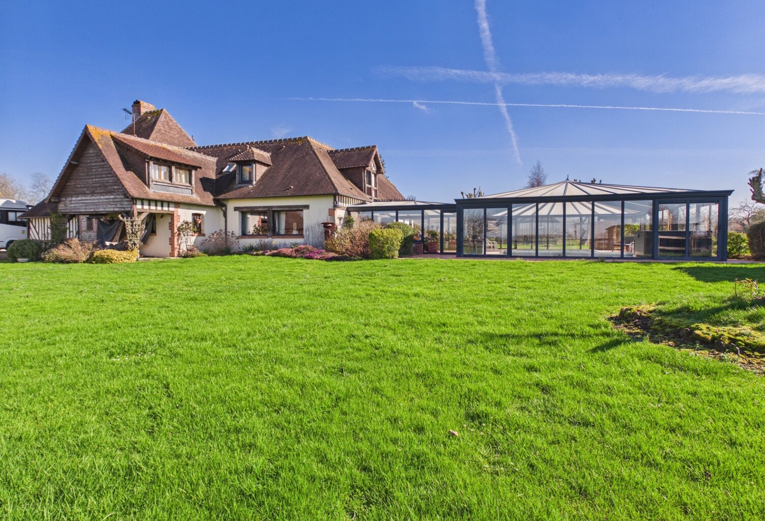 Grande maison de caractère et ses trois maisons d'amis — photo 1