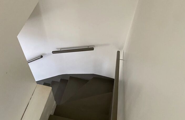 Appartement duplex T3 avec jardin, Box, cave proche centre-ville Chantilly. — photo 4