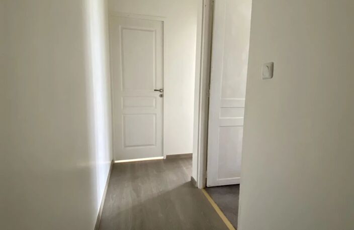 Appartement duplex T3 avec jardin, Box, cave proche centre-ville Chantilly. — photo 5