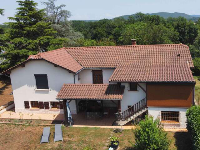 Maison Individuelle de 208m2 habitables 6 chambres terrain 810m2 — photo du bien