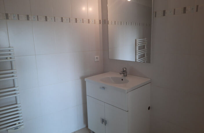 T2 au centre de MORNANT — photo 3