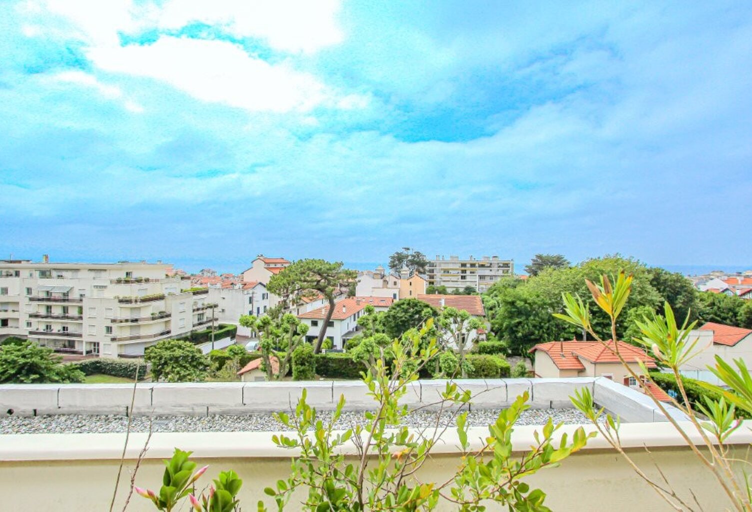 BIARRITZ – QUARTIER BEAURIVAGE VUE OCÉAN ÉTAGE ÉLEVÉ — photo 1