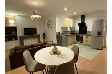 Appartement 3 pièces 885 €