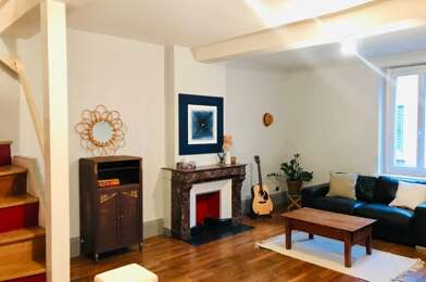 Appartement 9 pièces 1460 €