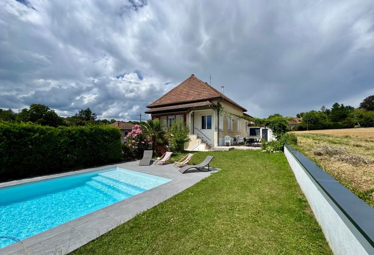 Maison de 180m2 à louer sur Villieu-Loyes-Mollon — photo 1