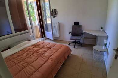 Appartement 4 pièces 907 €